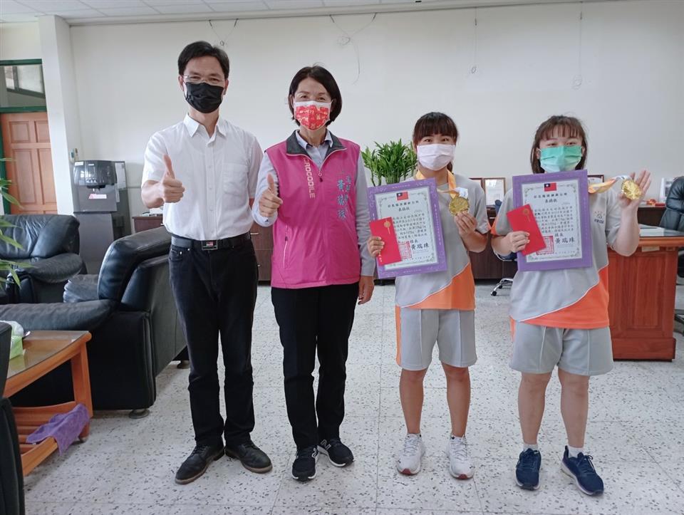 04月份鎮政活動剪影1110428成功高中學生-全國中等學校運動會舉重雙奪冠 